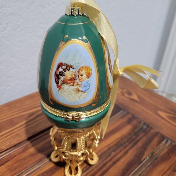 Valerie Parr Hill Musical Green Egg Shaped Ornament Trinket Box, Santa & Child - Picture 1 of 6